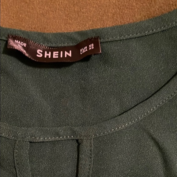 NEW Green Scallop Detail Sleeveless Top - Picture 5 of 7